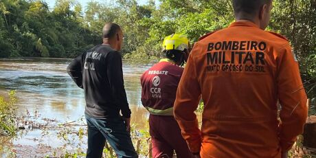 Bombeiros identificam corpo de homem que afundou caminh&atilde;o no Rio Vacaria