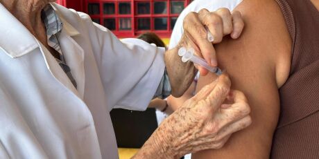 Drive-thru de vacina&ccedil;&atilde;o supera 10 mil doses previstas