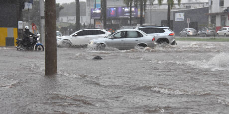 Com quase 100 mm de chuva em 48h, Capital segue em alerta para tempestade