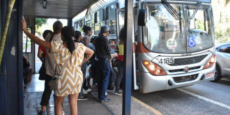 Transporte coletivo acumula mais de 15 mil autua&ccedil;&otilde;es e audi&ecirc;ncia exp&otilde;e press&atilde;o sobre Cons&oacute;rcio