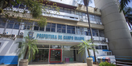 Adriane Lopes sanciona reajuste de 4,39% aos servidores municipais