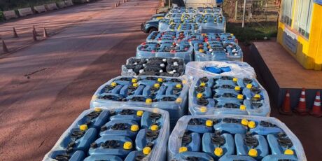 Opera&ccedil;&atilde;o apreende 21 toneladas de solvente usado na produ&ccedil;&atilde;o de coca&iacute;na