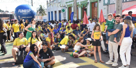 Cidade da Copa comemora vit&oacute;ria do Brasil e classifica&ccedil;&atilde;o para as oitavas