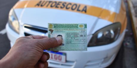 Apenas 4% das carteiras prometidas no CNH Social foram efetivadas em 4 anos