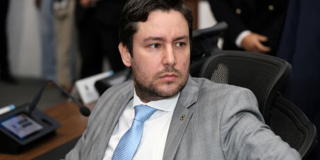 Grupo de Riedel recorre &agrave; Justi&ccedil;a Eleitoral para tentar barrar ataques de advers&aacute;rio