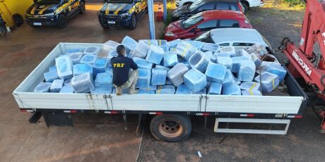 Caminhoneiro &eacute; preso com 4,7 toneladas de drogas em Tr&ecirc;s Lagoas