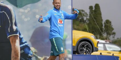 Neymar n&atilde;o viaja com sele&ccedil;&atilde;o para Cleveland; segue em tratamento
