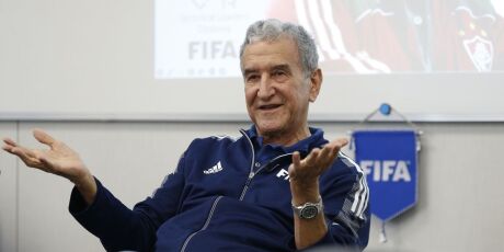 Internado, Parreira passa por cirurgia no Rio de Janeiro
