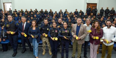 Governo Federal entrega R$ 2,5 milh&otilde;es em 'arma de choque' e spray de pimenta &agrave; GCM da Capital