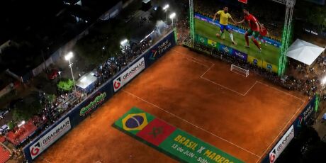 Homem &eacute; executado com tiros na cabe&ccedil;a durante jogo do Brasil em pra&ccedil;a