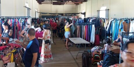 Evento re&uacute;ne 60 brech&oacute;s com 25 mil itens a partir de R$ 2,00