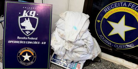 Receita Federal apreende 5,3 kg de droga impregnada em camisetas