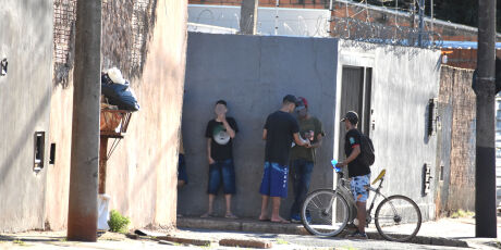 Boca de fumo tem movimento &agrave; luz do dia na "cracol&acirc;ndia" da Capital