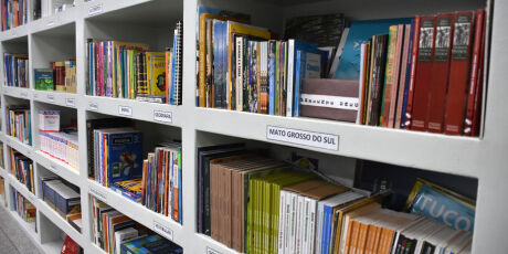 Lei permite que pais opinem sobre livros e inclui estudo sobre civismo