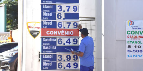 Fim do subs&iacute;dio ao diesel n&atilde;o deve pesar no bolso do consumidor