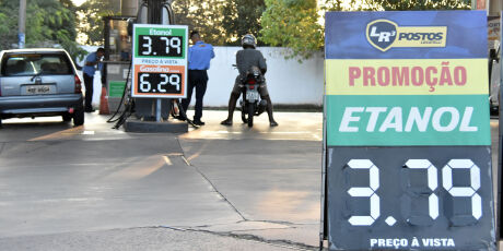 Expans&atilde;o da produ&ccedil;&atilde;o leva etanol ao menor pre&ccedil;o do ano