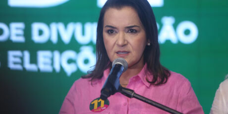 Justi&ccedil;a arquiva inqu&eacute;rito contra Adriane Lopes por fala sobre "centro de macumba"
