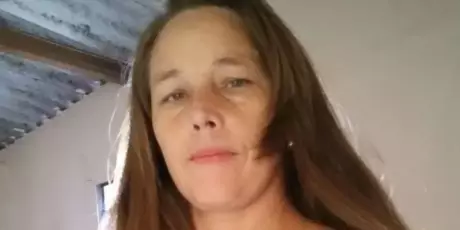 Mulher esfaqueada pelo namorado na frente de crian&ccedil;a morre em MS