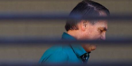 Moraes mant&eacute;m Bolsonaro em pris&atilde;o domiciliar e manda recolher 10 armas