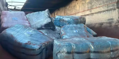 PRF apreende 430 kg de droga em carga de min&eacute;rio de ferro na fronteira com a Bol&iacute;via 