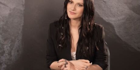 Laura Pausini se apresenta na final da Copa do Mundo; veja todos os artistas