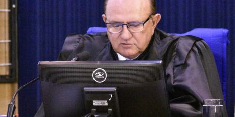 Ju&iacute;zes e promotores obt&ecirc;m ajuda do TCE para recuperarem supersal&aacute;rios
