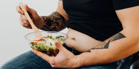 Nutricionista explica como alimenta&ccedil;&atilde;o, sono, estresse e sa&uacute;de intestinal t&ecirc;m influ&ecirc;ncia no peso