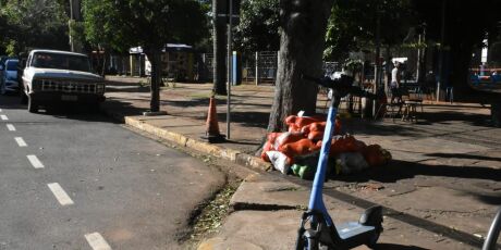 Patinetes: Agetran diz que est&aacute; monitorando situa&ccedil;&otilde;es que comprometam acessibilidade