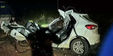 Jovem morre ap&oacute;s acidente frontal com caminh&atilde;o de carga na BR-262