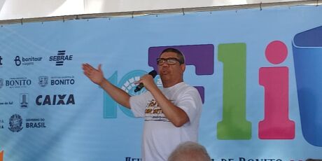 Na FLIB, S&eacute;rgio Vaz defende a literatura como instrumento de humanidade e resist&ecirc;ncia