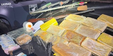 Enquadro em Campo Grande termina em achado de arsenal que tinha at&eacute; arco tipo 'besta'