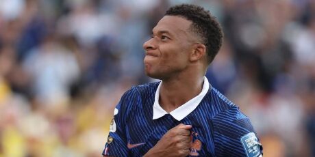 Mbapp&eacute; sobe o tom, se declara o melhor do mundo e mira Bola de Ouro: 'Fiz hist&oacute;ria'