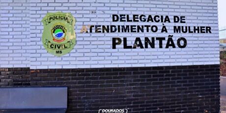 Homem agride a pauladas esposa e filho que tentou impedir viol&ecirc;ncia