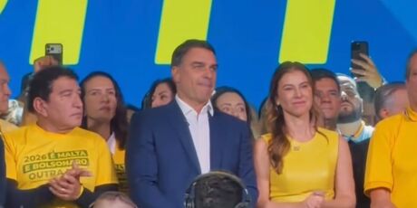 Fl&aacute;vio Bolsonaro oficializa candidatura &agrave; presid&ecirc;ncia em evento em SP