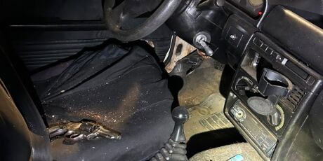Homem tenta roubar carro de casal de policiais e morre durante confronto