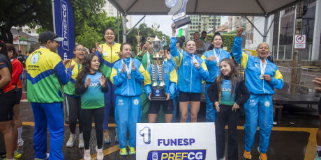 Mesmo sob chuva Corrida do Facho abre celebra&ccedil;&otilde;es dos 127 anos de Campo Grande