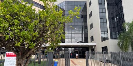 Justi&ccedil;a condena aplicativo a indenizar idosa de 70 anos que fraturou o corpo ao desembarcar