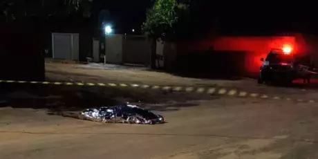 Homem &eacute; morto com viol&ecirc;ncia extrema em rua de Campo Grande