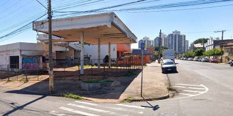 Corpo carbonizado &eacute; encontrado nos fundos de posto na Rua 13 de Maio