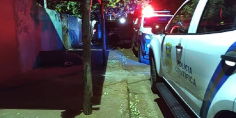 Homem &eacute; perseguido e morto a tiros dentro de casa em Maracaju