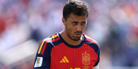 Rodri chega a Barcelona e projeta briga por t&iacute;tulos: 'Vamos em busca de todos'