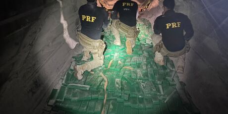 PRF apreende mais de 3,5 toneladas de drogas em caminh&otilde;es na BR-262