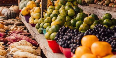 Al&eacute;m de beber &aacute;gua, incluir frutas e legumes no card&aacute;pio pode contribuir para a hidrata&ccedil;&atilde;o