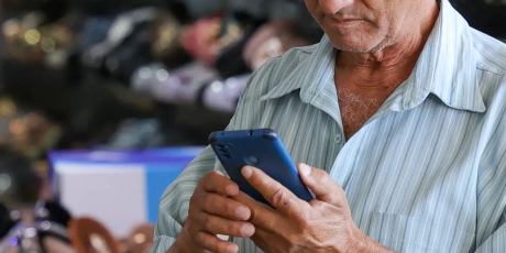 Mais de 5 milh&otilde;es de brasileiros est&atilde;o impedidos de apostar em bets