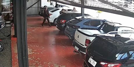 Pol&iacute;cia investiga se jovem foi morto por engano em garagem de Dourados