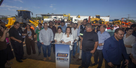 Doze equipes prometem tapar 3 mil buracos por dia a partir de segunda