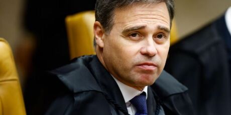 Andr&eacute; Mendon&ccedil;a teve encontro secreto com Daniel Vorcaro em 2025