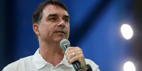 Dino sequestrou 'Dark Horse' para usar contra mim, diz Fl&aacute;vio