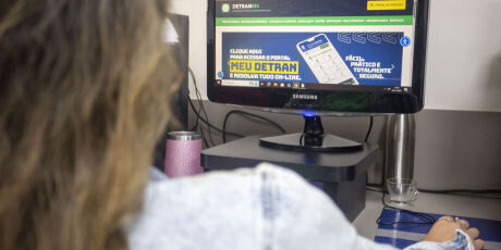 Usu&aacute;rios e despachantes alegam instabilidades no site do Detran-MS