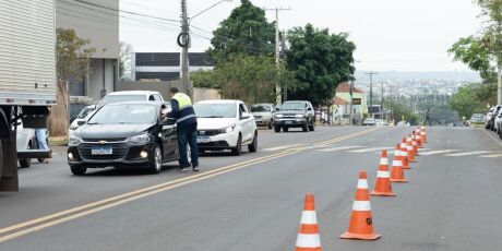 Obra de drenagem interdita trecho de rua na Capital